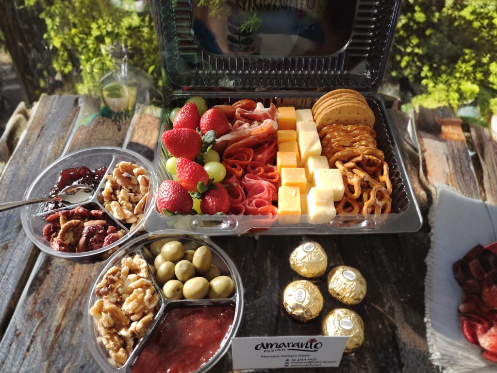 Mesa de charcuteria para experiencia de marca